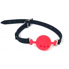 Красный кляп-шарик с черным ремешком